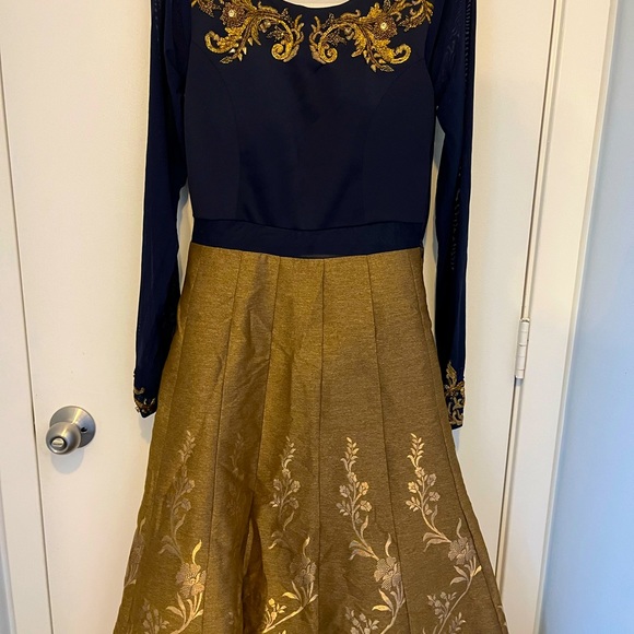 Designer Gown comes with net duppata (with designer tassel) & silk bottom. - Picture 4 of 8